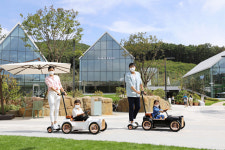 롯데프리미엄아울렛 타임빌라스, 전동카 체험+키즈메뉴 디트로네 라운지 선보여