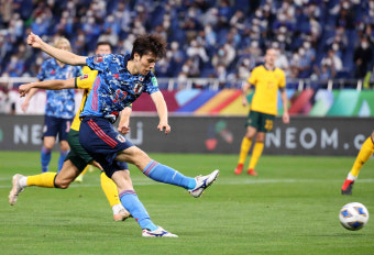 日 축구도, 감독도 일단 살았다. 일본, 호주 자책골로 2대1 승. 벼랑 끝 한숨돌렸다