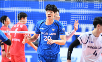 배구한 지 5년밖에 안됐는데…, 신인 센터 이상현 우리카드 시즌 첫 승 도운 블로킹어시스트 4개