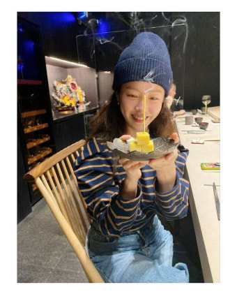 예쁜애 옆에 또 예쁜애? 한효주·한지민의 '민낯 배틀' 같은 생일 축하 사진 시선 강탈