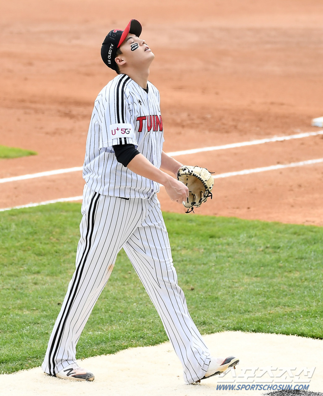 LG, 손주영 주목! 5연승으로 두산 제압, 2위 도약!