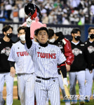 [포토] 팬들에게 마지막 인사 전하는 이성우