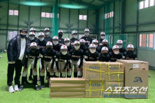 KIA 김선빈 모교 화순중에 공과 배트 2000만원 상당 기부