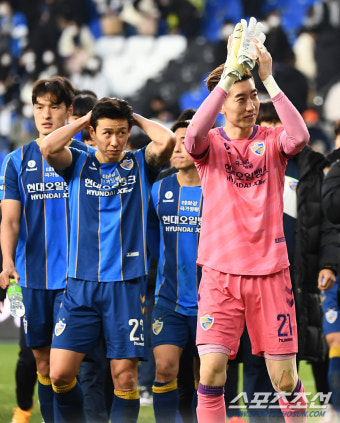 [포토] 울산 조현우 '팬들에게 고마운 마음'