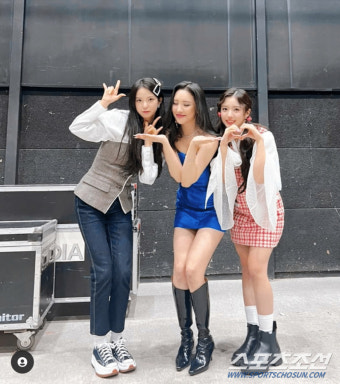 92년생 선미, 열살 이상 어린 걸그룹 멤버들 기죽이는 '동안'. 어려보이는데 섹시하기까지…