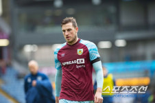 팬들도 박수친다 뉴캐슬, 번리 장신공격수 크리스 우드 계약임박