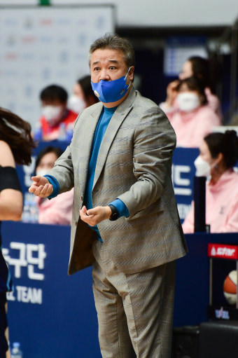 5연패 빠진 삼성생명 임근배 감독, 