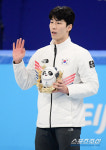 [포토] 황대헌, 베이징 쇼트트랙 황제 대관식