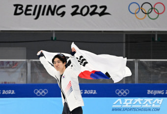 [포토] '500m 은메달' 차민규, 태극기 휘날리며