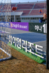 강원 홈구장 가면 이런 볼거리도 있다…첨단 광고기법 눈길끄네