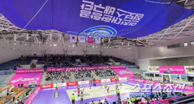 핑크빛으로 물든 계양체육관. 347일만에 옛집 찾은 흥국생명 [인천스케치]