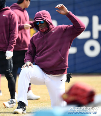 [포토] 키움 푸이그 '어깨부터 풀고'