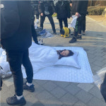 정수정, 길바닥에서 이불 깔고 대놓고 취침?…생각지도 못한 근황