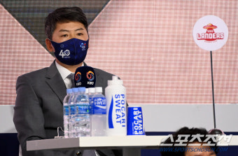 [포토] 김원형 감독, 개막전 선발은 폰트