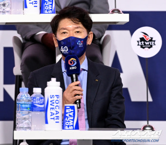 [포토] 이강철 감독, 개막전 선발은 쿠에바스