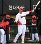 커진 외야 공백, 37세 베테랑 딱인데…여전히 돌파구 안보인다[SC초점]