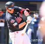 이것이 거포스윙, 홈런킹 139m 대형홈런포 쾅...시즌 6호 홈런 단독선두 질주