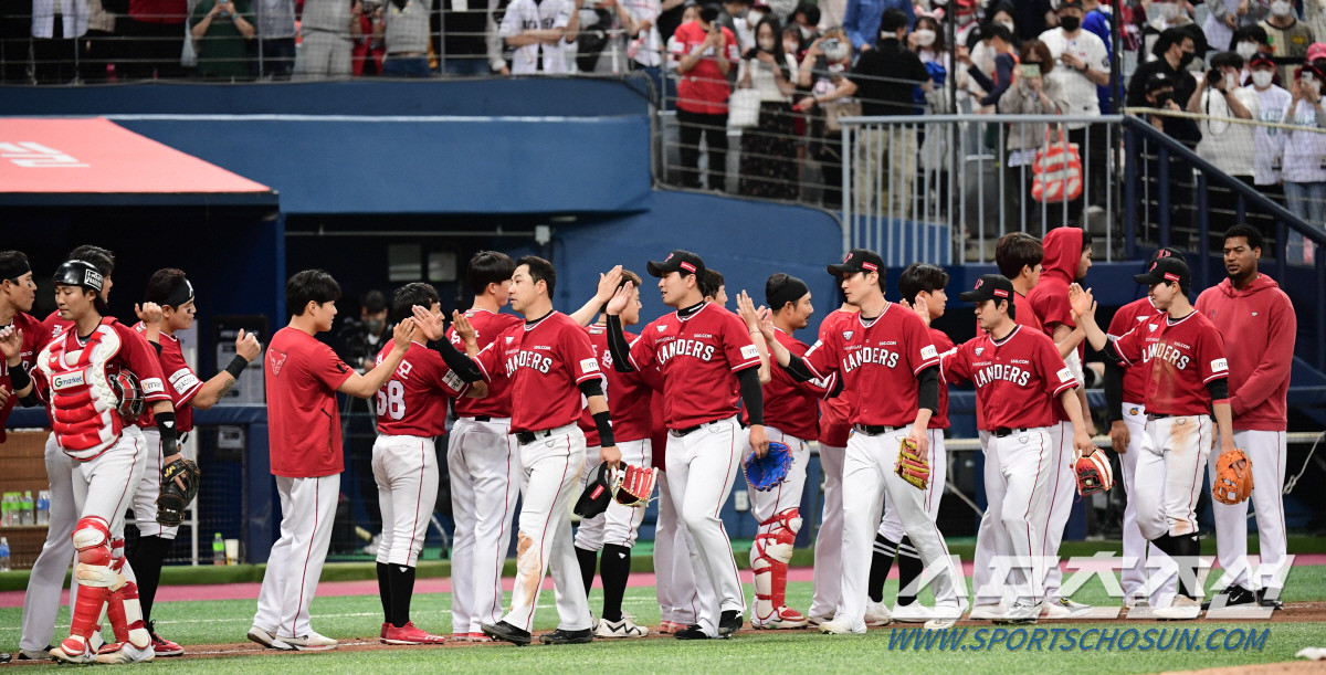 KIA, 6-3 승리로 히어로즈 제압, 올러의 퀄리티 스타트 빛나며 한국시리즈 희망에 물의주기