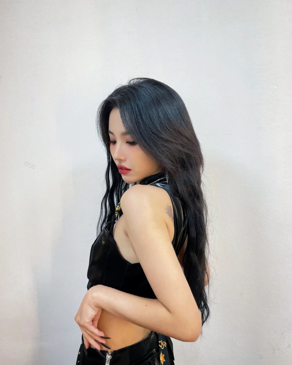 (여자)아이들 전소연, 팬들과 함께한 소중한 시간 속에서 뒤돌아본 미안함의 표정