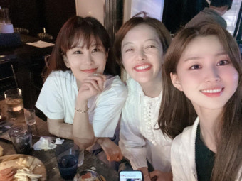 예비신부들 만남인가…'김준호'김지민, '김용건 예비 며느리' 황보라와 술집 회동