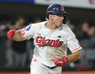 D.J. 피터스 결국 짐싼다…롯데, KBO에 웨이버 공시