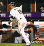 [포토] 하주석 '끝내기 홈런+KIA전 9연패 탈출'