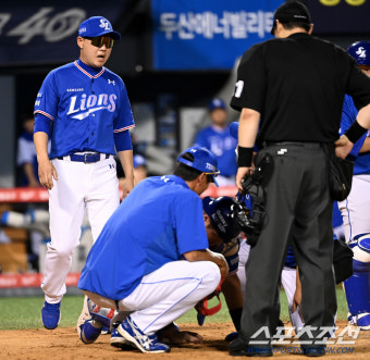 [포토] 박진만 감독대행, 강민호 괜찮아?