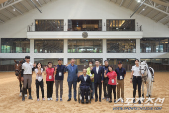 파슨스 IPC위원장 방한... 배동현 평창선수단장X정진완 회장과 승마장 첫 회동