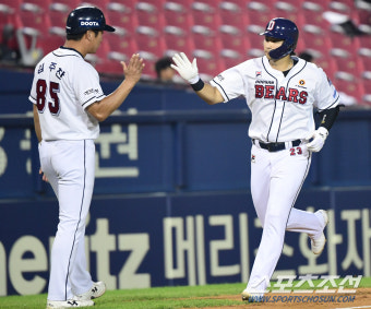 [포토] '역전 솔로' 강승호 '흐름은 두산쪽으로~'