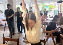 카페아이비(cafeIvy) | “왜 이러는지 누가 설명 좀” 아이비, 카페서 벌섰다고..소문의 진상은?