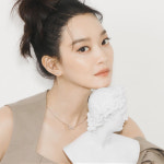 '김우빈' 신민아, 가슴 깊게 파인 드레스 자태...청순 글래머의 정석