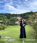 박성광♥이솔이, 큰집이 美 대저택인 줄…. 전원주택 정원에 서니 이솔이는 숲속의 미녀네!