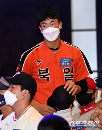 [포토] 1라운드 두산 베어스에 지명된 북일고 최준호