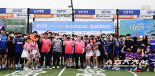 [포토] 슛 for 건강자산, 삼성생명 H-CUP 2022 풋살대회 개막
