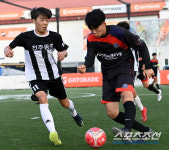 [포토] '5vs5 게토레이 H-CUP 풋살 토너먼트 2022' 중등부 결승, 빠르게 돌파!