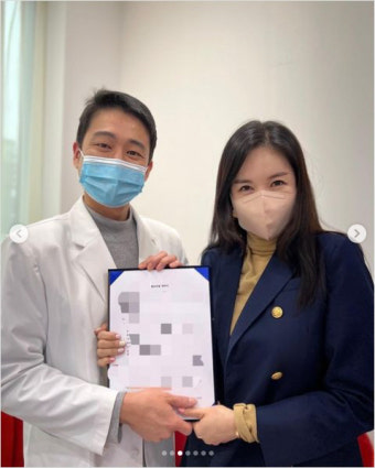 한창, 병원 오픈 1년째 날 