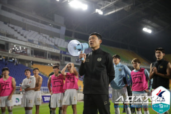 잔류 확정에 눈물 쏟은 '상남자'최원권 대구 감독