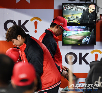 [포토] KIA 김종국 감독 '씁쓸한 퇴장'