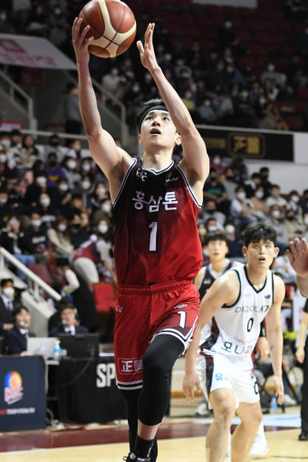 '7억5천 전성현은 잊어라' KGC 돌풍, 연봉 9천 배병준이 이끈다 [김 용의 KBL PUB]