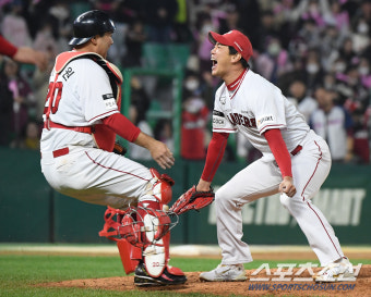 [포토] 김광현 이재원 '우승이다'