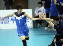 우리 똥개 축하한다! 해외로 떠나는 애제자…은사의 뜨거운 격려 [화성포커스]