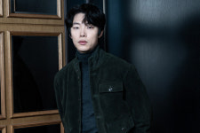 [인터뷰②] 류준열 세 번째 만난 유해진, 힘들 때마다 만난 선배의 칭찬에 눈물 쏟았다(올빼미)