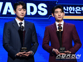 [포토] MVP 이정후와 신인왕 정철원