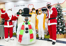 HK이노엔 몰래 온 산타, 서울특별시 어린이병원 환아 200명에게 선물 전달