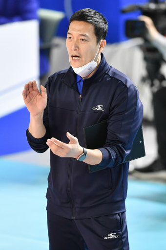 '4연패 탈출' 삼성화재 김상우 감독 