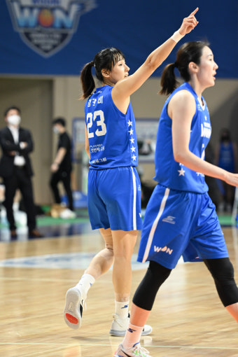 [현장분석] 2쿼터 퍼펙트 3점슛, 30P, 15R 폭발 우리은행 김단비. 그가 올 시즌 최고 에이스인 이유