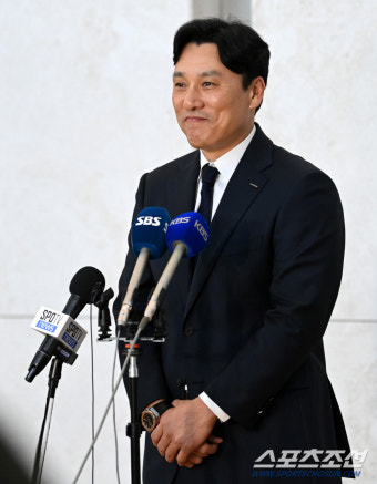 [포토] 미소짓는 이승엽 감독