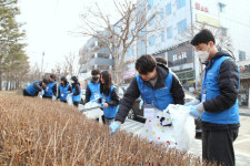 우리은행 신입행원, 안성시 일대 환경 정비 플로깅 진행