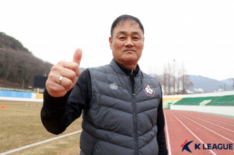 '신생팀'충북청주 최윤겸 감독, 아들 민호 응원 속 