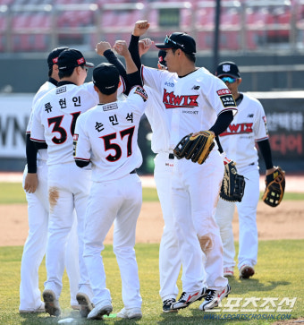 [포토] KT, 두산에 시범경기 8-2 승리